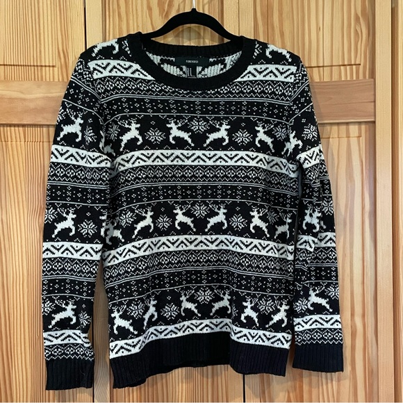 Forever 21 Sweaters - Forever 21 B&W reindeer print sweater, size M